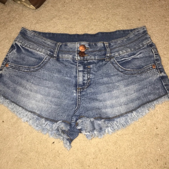 No Boundaries Pants - Jean shorts!